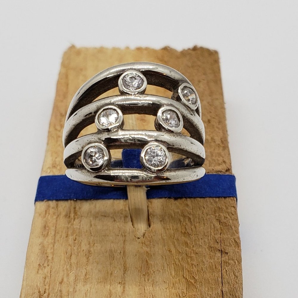 Vintage Silver 925 ring with 6 clear stones